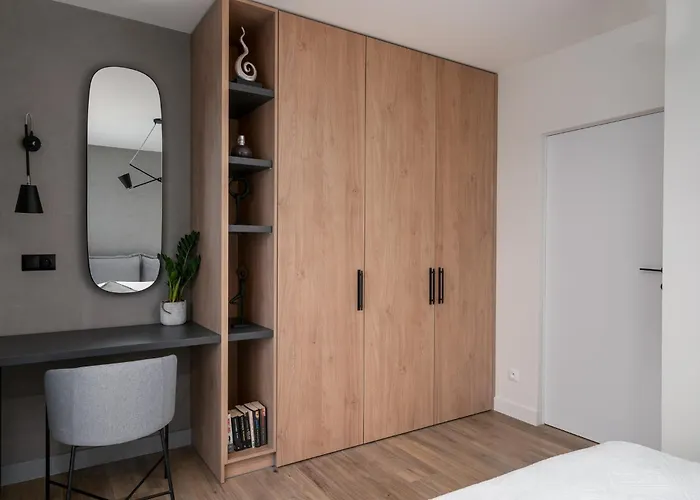 View Apartment, Free Underground Parking, Square 6 Min