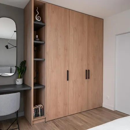 View Apartment, Free Underground Parking, Square 6 Min