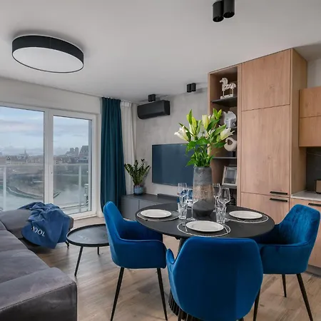 Nice View Apartment, Free Underground Parking, City Square 6 Min Apartment
